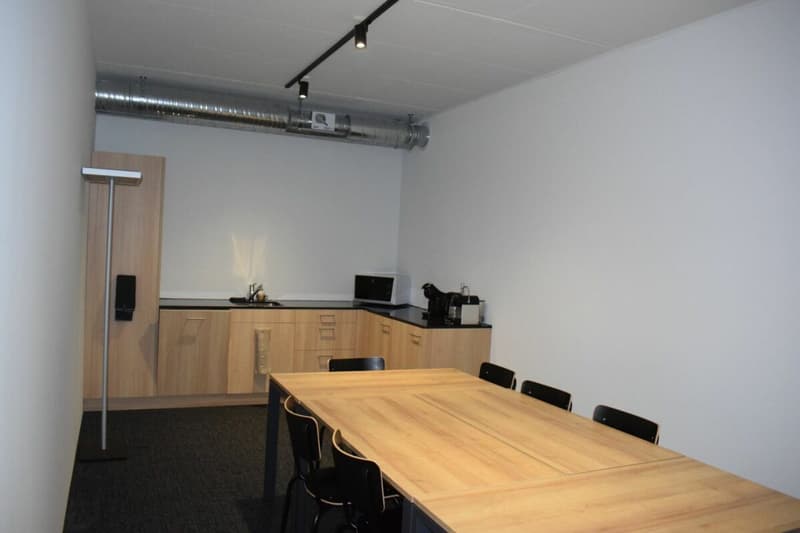 Uffici completamente attrezzati con alto standard di costruzione (8)