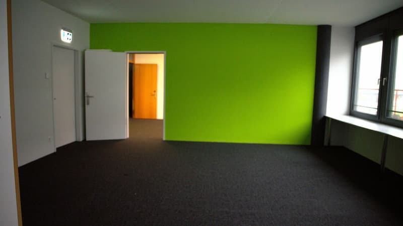 Spazi ufficio con alto standard di costruzione, archivio e cucina (6)