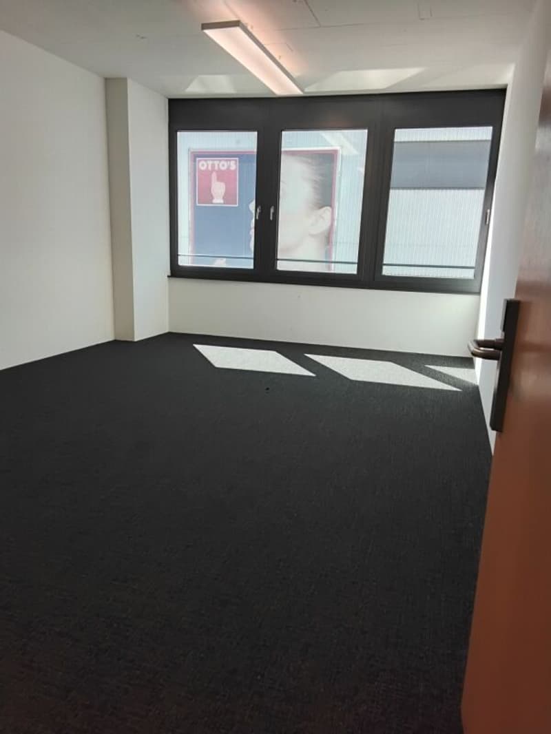 Büroflächen mit hohem Ausbaustandard, Archiv und Küche (16)