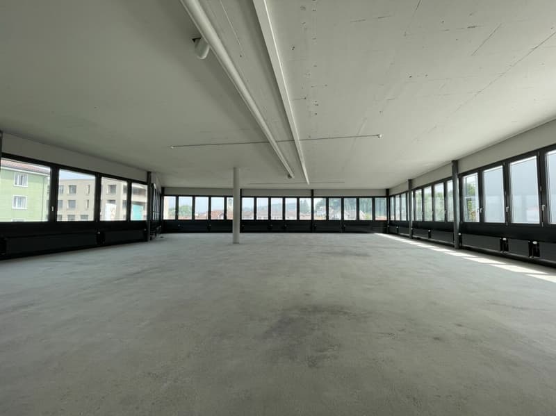 Espace commercial avec possibilités d'utilisation polyvalentes (2)