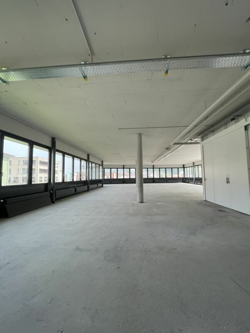 Espace commercial avec possibilités d'utilisation polyvalentes (7)