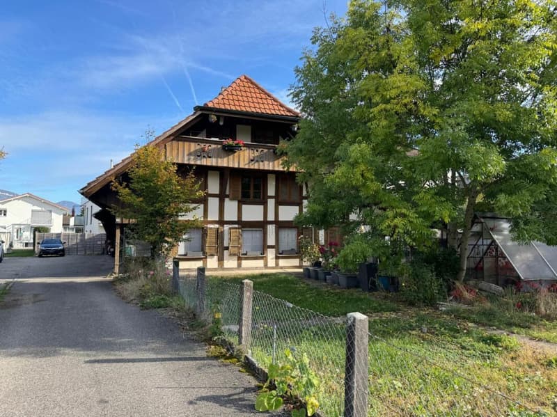 Mehrfamilienhaus mit angebautem Gewerbeteil (1)