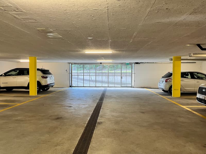 Tiefgaragenplatz direkt neben Migros (2)