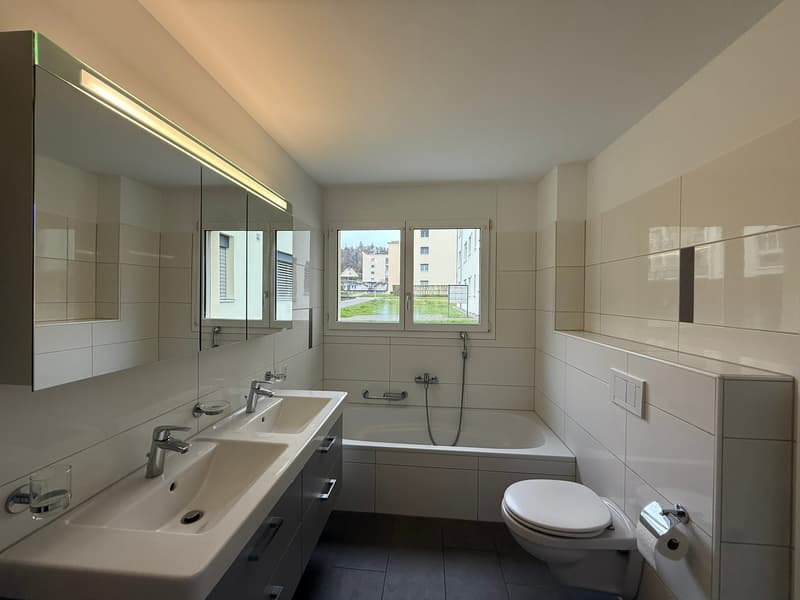 Appartement attractif de 3,5 pièces avec terrasse et jardin à Safenwil (8)