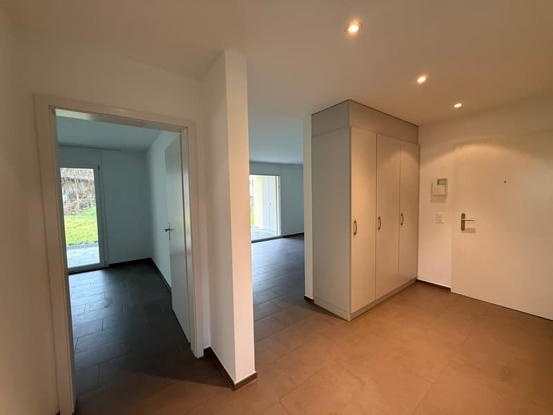 Appartement attractif de 3,5 pièces avec terrasse et jardin à Safenwil (3)