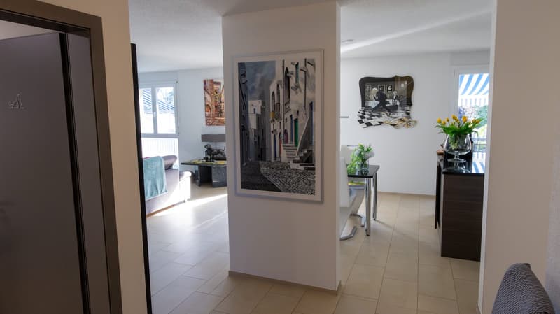 Charmante 3.5-Zimmer-Wohnung mit Balkon und herrlicher Aussicht in Lostorf (5)