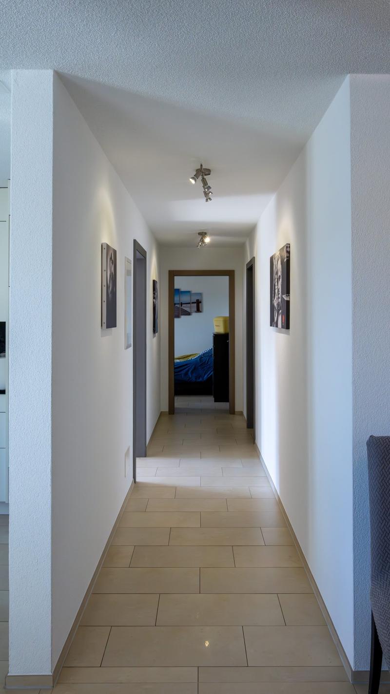 Charmante 3.5-Zimmer-Wohnung mit Balkon und herrlicher Aussicht in Lostorf (4)