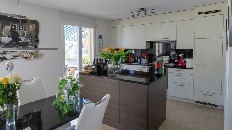 Charmante 3.5-Zimmer-Wohnung mit Balkon und herrlicher Aussicht in Lostorf (8)