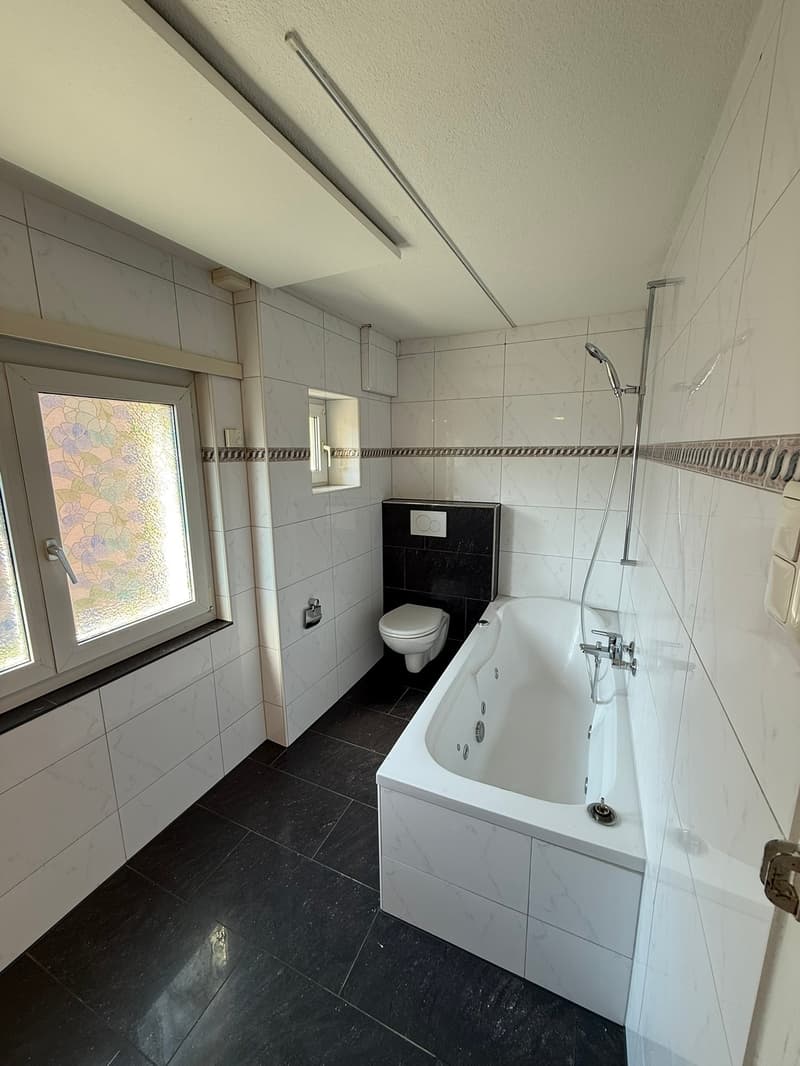 GROSSZÜGIGE 5-ZIMMER-WOHNUNG IN OFTRINGEN (5)