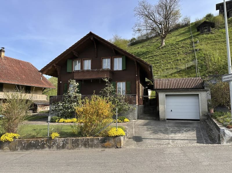5-room single-family house, in need of renovation, with potential and building land reserve (2)
