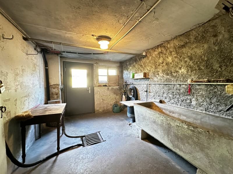 5-room single-family house, in need of renovation, with potential and building land reserve (11)