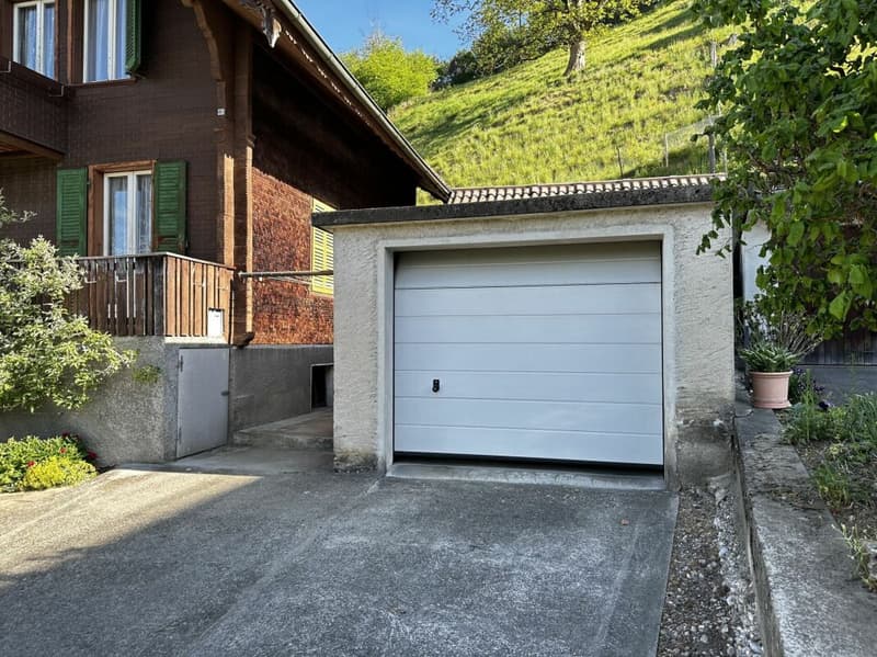 5-room single-family house, in need of renovation, with potential and building land reserve (15)