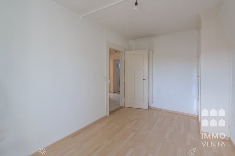 empty room, white walls, wooden floor, open door, light fixture