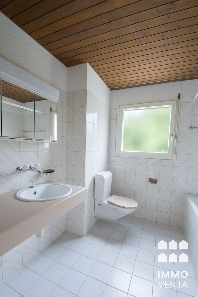 Helle Attika-Wohnung mit Terrasse und Aussicht in Ipsach (9)