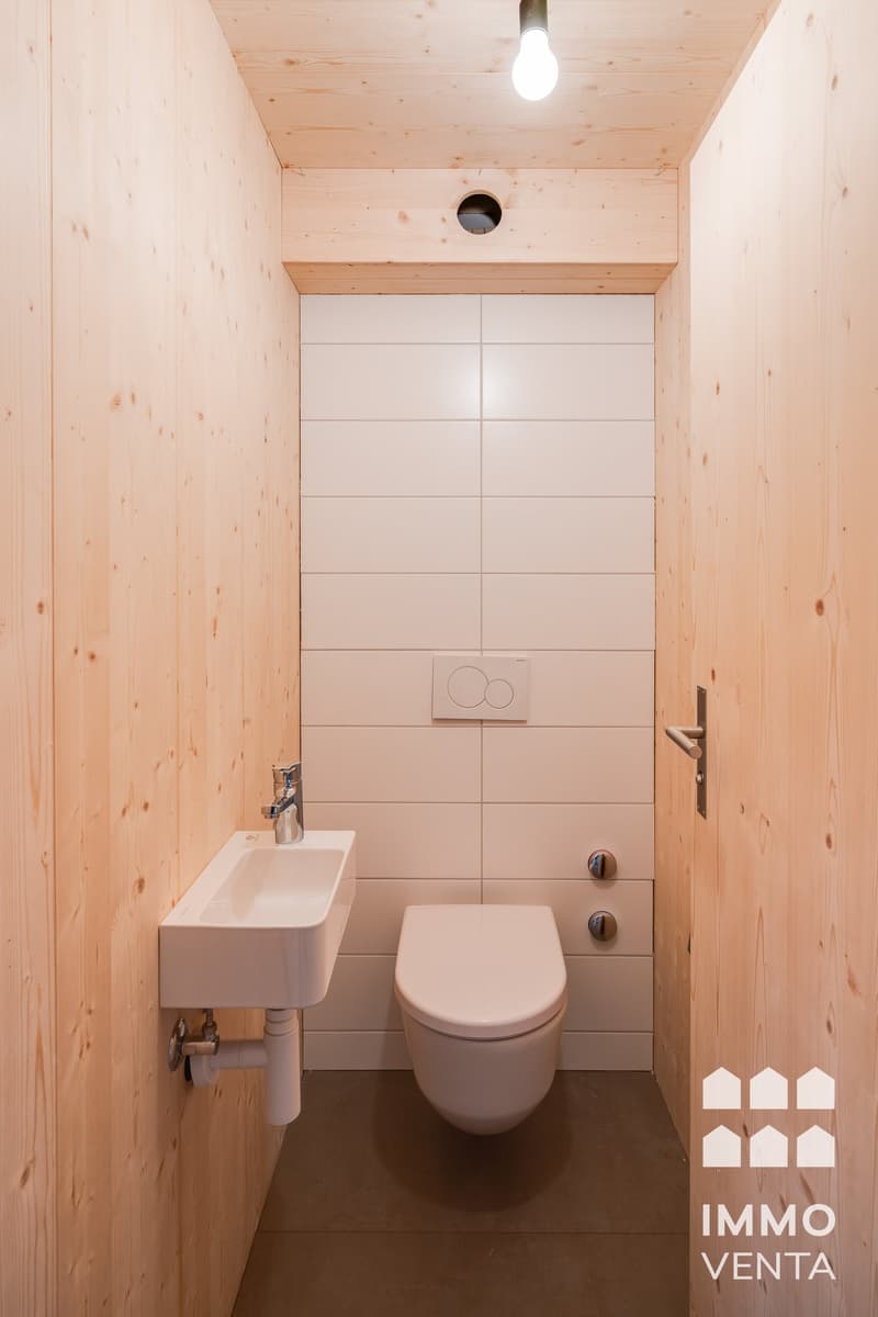 Exklusive 2.5-Zi.-Dachwohnung mit Terrasse in Biel | App. 2,5 pièces avec terrasse à Bienne (8)