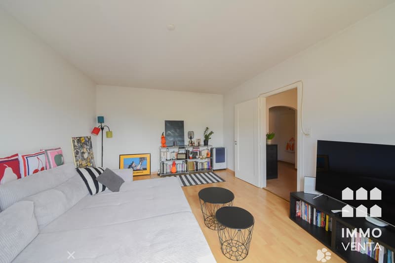 Attraktive 2-Zimmer-Altbauwohnung mit Balkon in Biel (2)