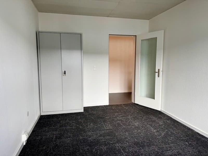 Ufficio moderno su Riehenstrasse a Basilea – 3 stanze, 48,5 m², disponibile immediatamente (2)