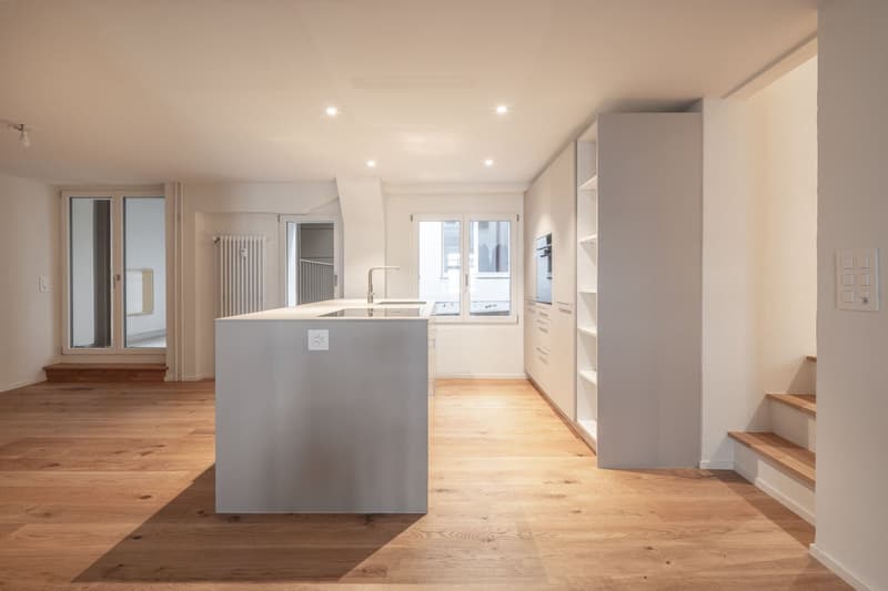 Fascino! Appartamento di 4,5 locali in un edificio storico con balcone a Liestal – disponibile immediatamente (2)