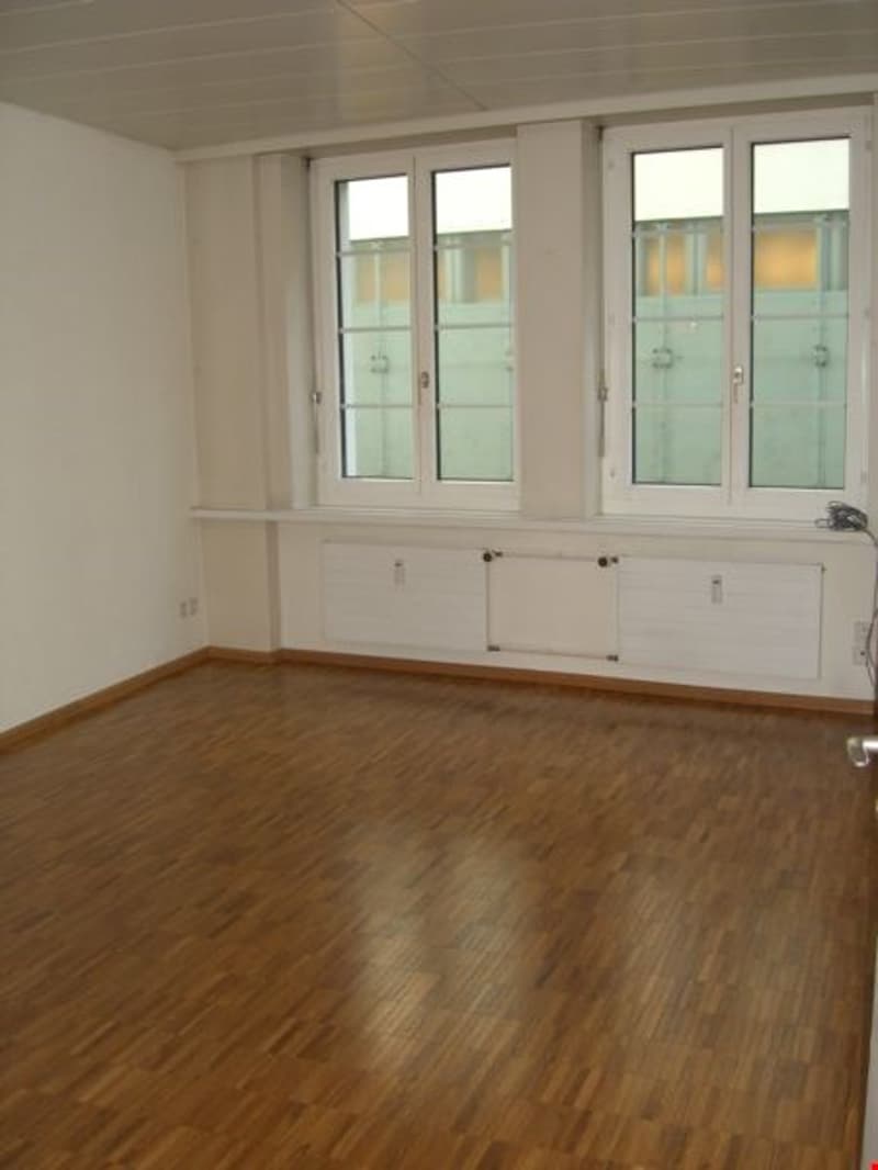 Grosses Büro 1