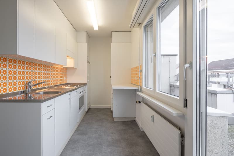 Helle 2.5-Zimmer-Attika-Wohnung im 6. OG mit Balkon und Panoramablick (5)