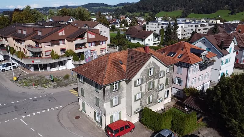 Fully rented 6-family house with renovation potential. (2)