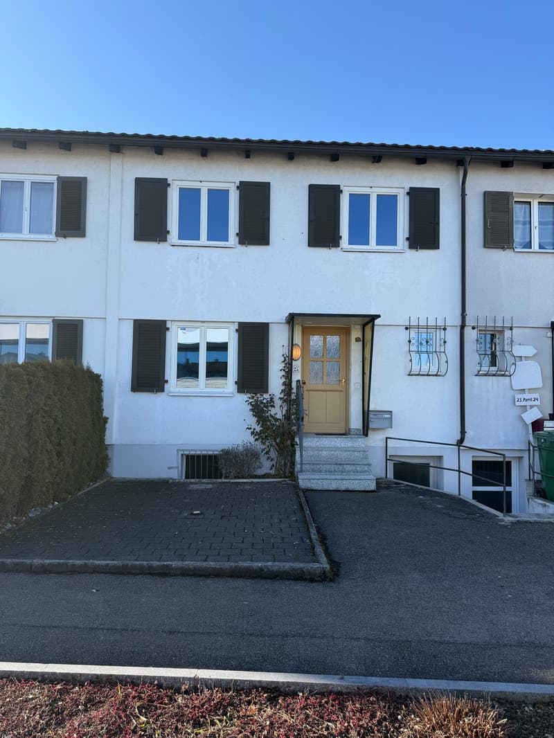 5.5-Zimmer Reiheneinfamilienhaus an guter Lage zu verkaufen. (2)