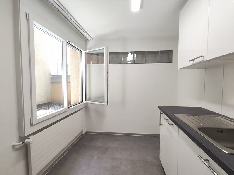 Appartement de 3 pièces rénové récemment avec balcon à Spiez (3)