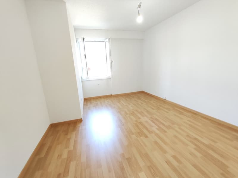 Appartement de 3 pièces rénové récemment avec balcon à Spiez (9)