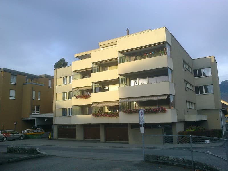 Helle 5.5-Zimmer-Wohnung mit Balkon in Spiez (1)