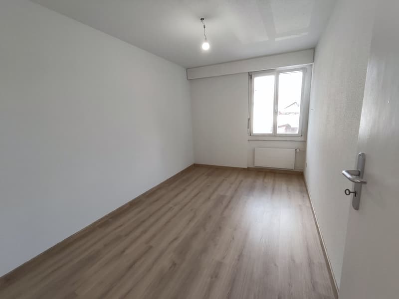 Helle 5.5-Zimmer-Wohnung mit Balkon in Spiez (12)