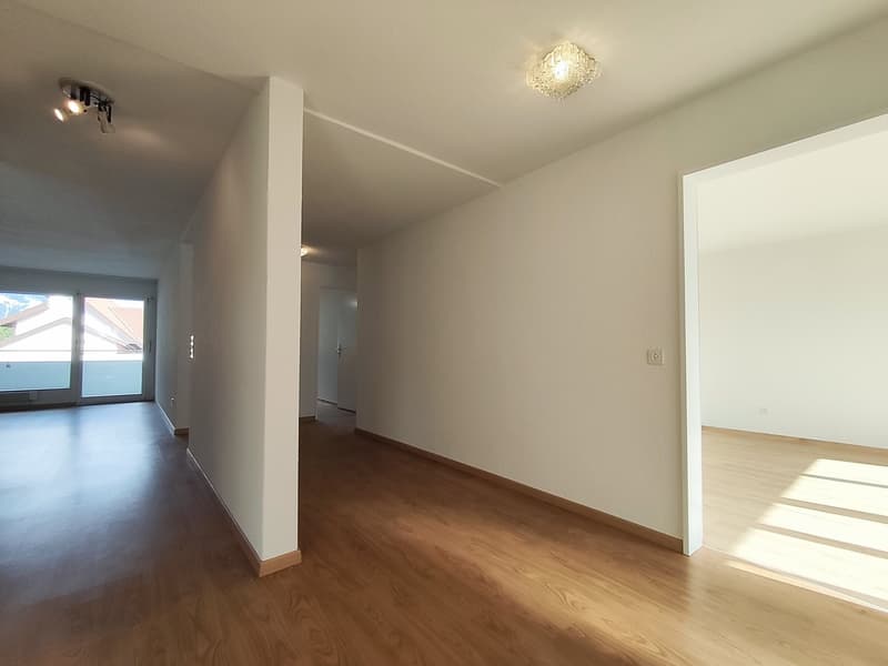Helle 5.5-Zimmer-Wohnung mit Balkon in Spiez (7)