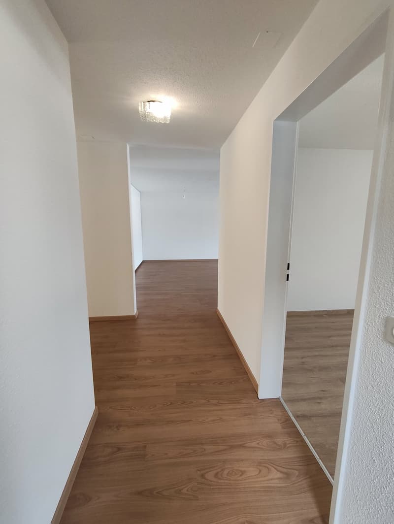 Helle 5.5-Zimmer-Wohnung mit Balkon in Spiez (10)
