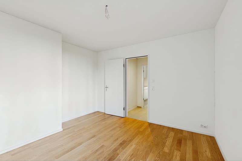 Appartamento moderno 2.5 locali con giardino in affitto e terrazza in legno a Zürich-Schwamen (8)