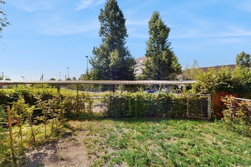 Appartamento moderno 2.5 locali con giardino in affitto e terrazza in legno a Zürich-Schwamen (11)
