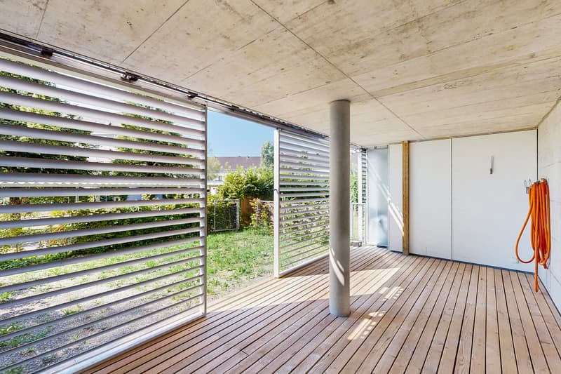 Appartamento moderno 2.5 locali con giardino in affitto e terrazza in legno a Zürich-Schwamen (10)