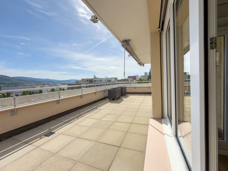 Schöne helle 4.5-Zimmer-Attikawohnung mit Terrasse (8)