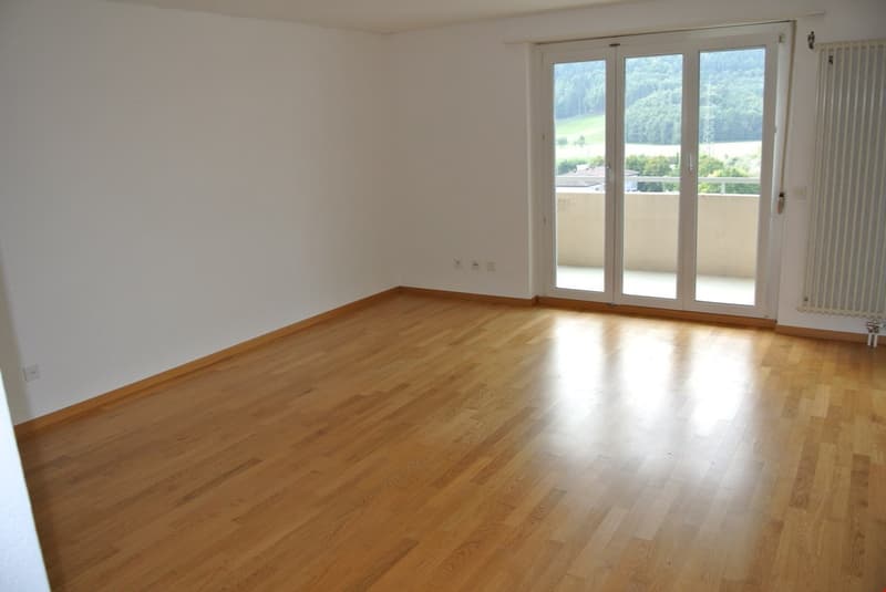 Wohnzimmer mit Balkon