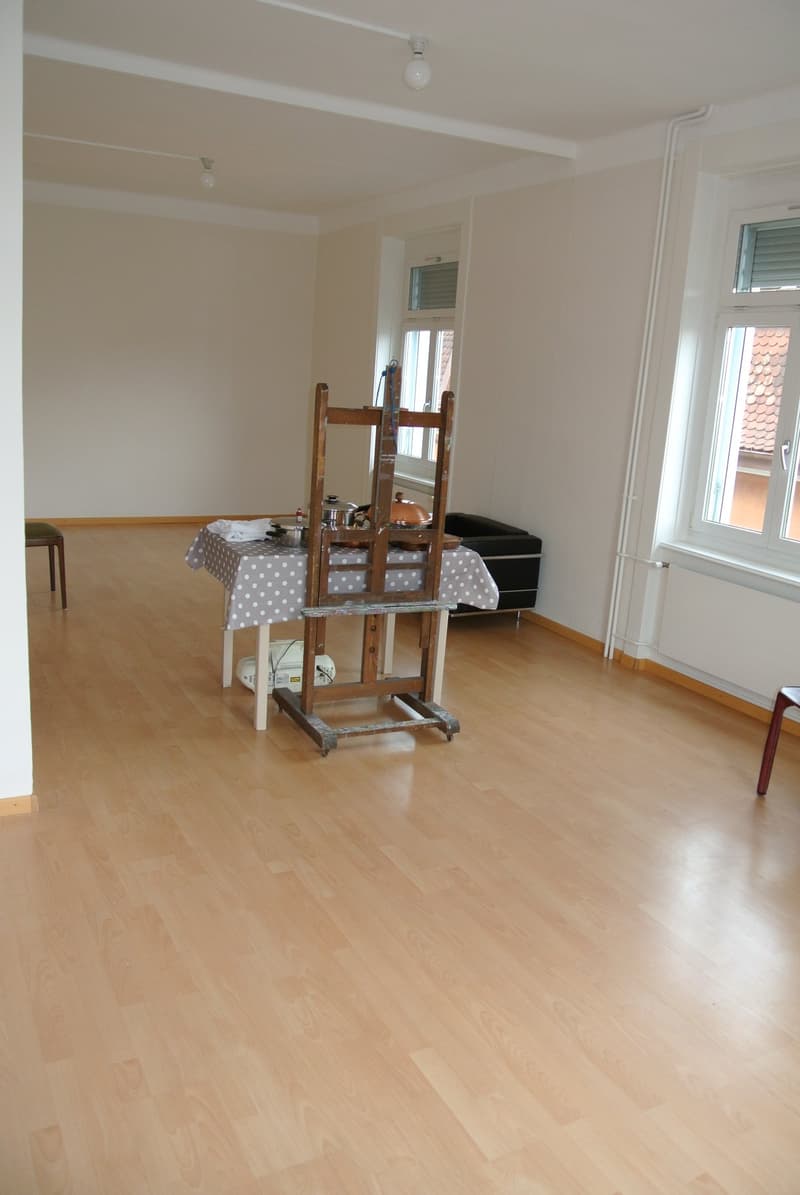 Charmante 2.5-Zimmer-Altbauwohnung im Herzen von Zürich-Altstetten (4)