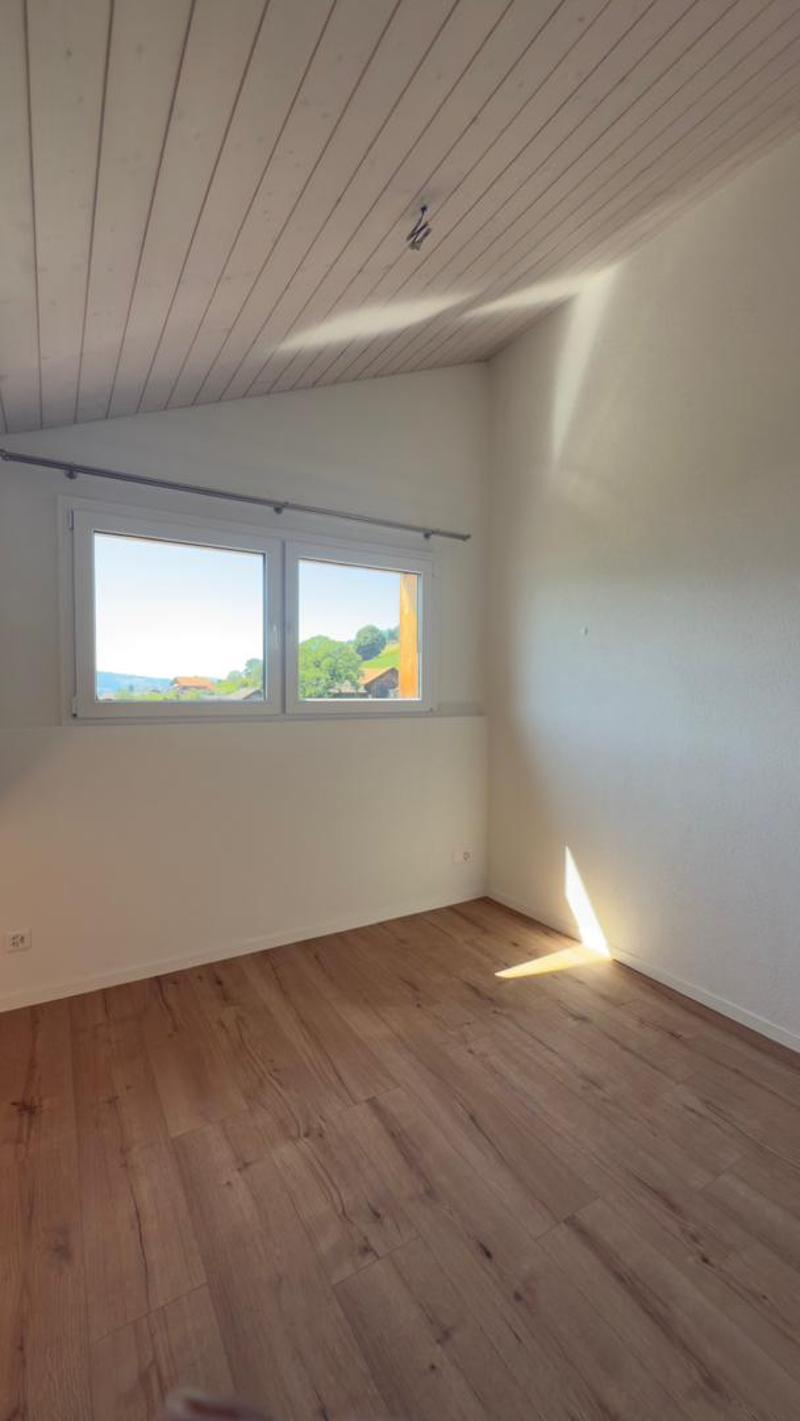 Moderne 4-Zimmer-Wohnung mit Seeblick in Aeschlen ob Gunten (11)