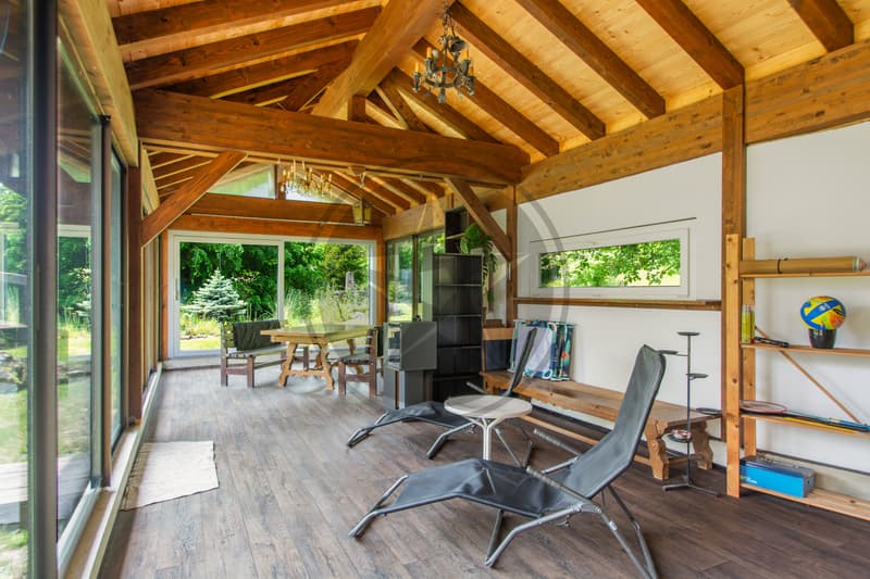 Ferme mitoyenne rénovée avec logements, grange et terrain à bâtir (8)