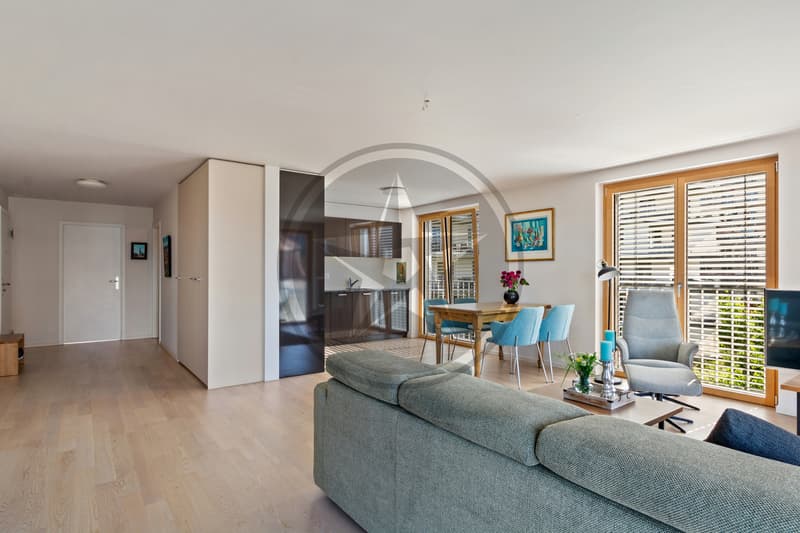 Spacieux appartement traversant de 3,5 pièces avec grand balcon (3)
