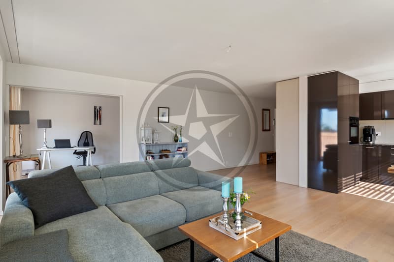 Spacieux appartement traversant de 3,5 pièces avec grand balcon (2)