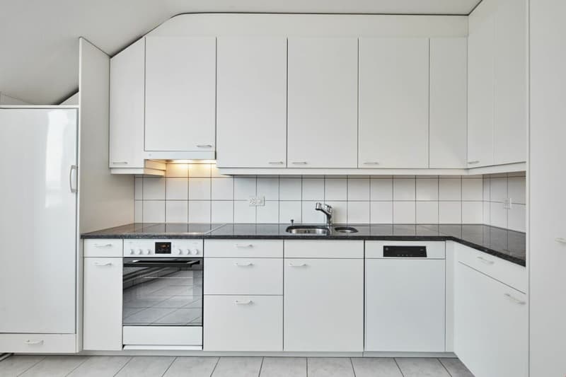 4 1/2-Zimmerdachwohnung mit schöner Aussicht & Cheminée (7)
