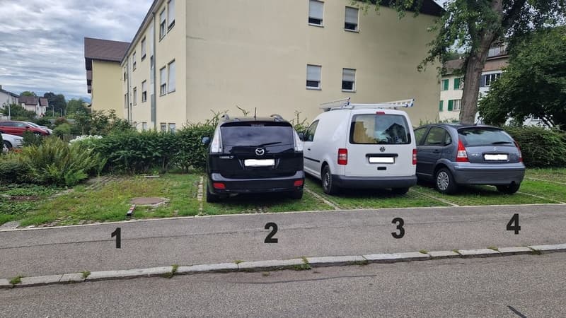 Foto_Parkplaetz_1-4_nummeriert.jpg
