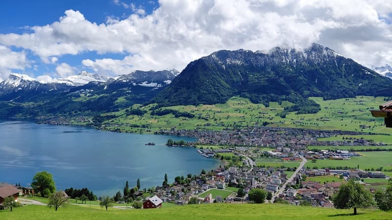 Appartement en mansarde 3 1/2 pièces avec vue imprenable sur le lac et les montagnes (9)