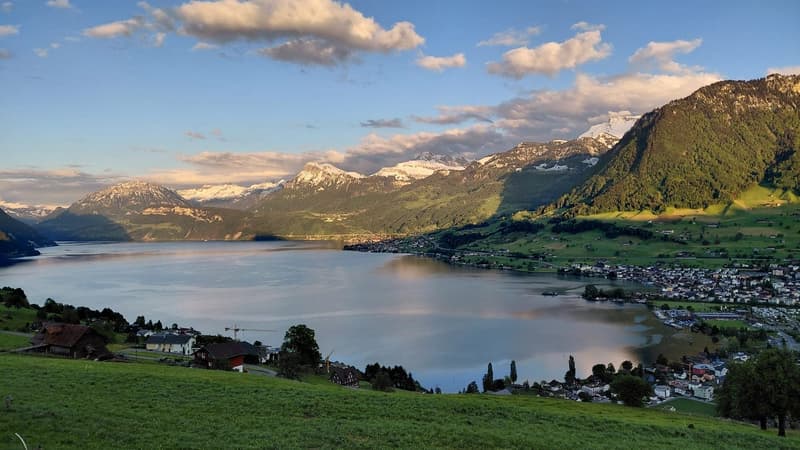 Appartement en mansarde 3 1/2 pièces avec vue imprenable sur le lac et les montagnes (15)