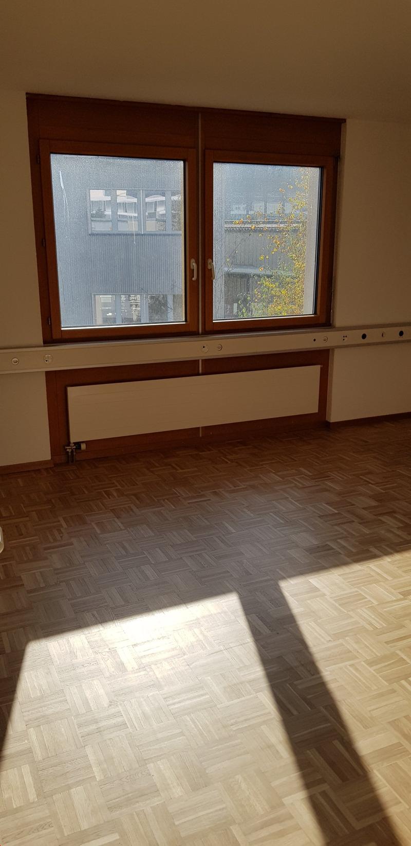 Espace de bureau dans un immeuble commercial 22 m2 (2)