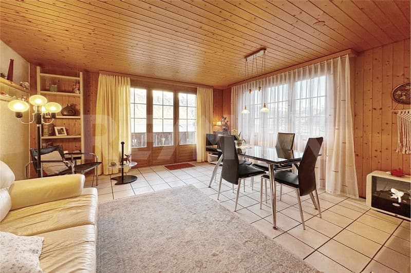 Only a stone's throw from the lake, 3.5-room first-floor apartment with garage (3)
