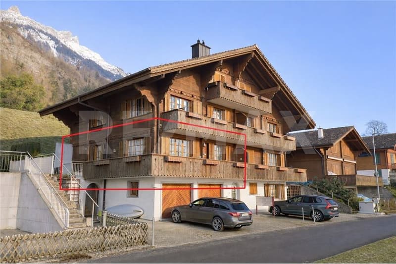 Only a stone's throw from the lake, 3.5-room first-floor apartment with garage (2)