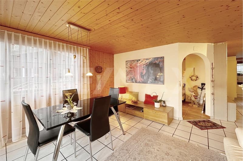 Only a stone's throw from the lake, 3.5-room first-floor apartment with garage (4)